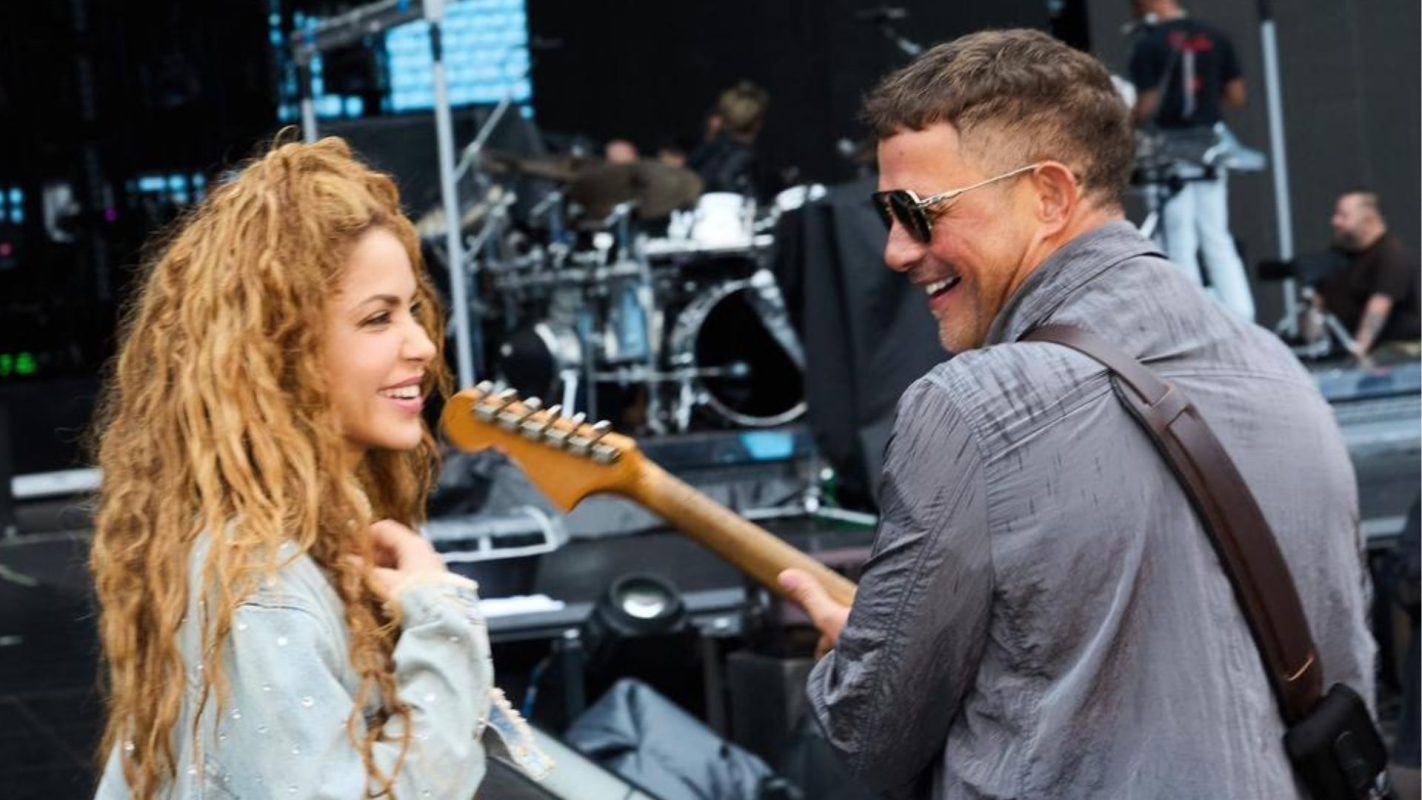 Alejandro Sanz and Shakira reunite for 'Bésame'. Salva Muste vía ArtistPublicist.